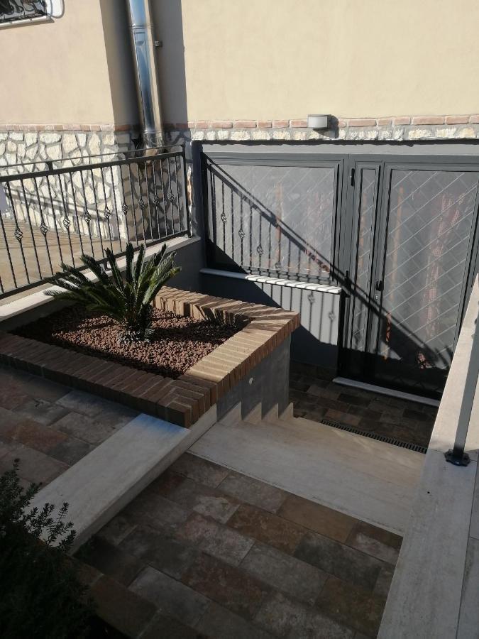 La Casa Del Borgo-Intero Appartamento Λατίνα Εξωτερικό φωτογραφία